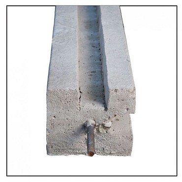 Betonpaal t.b.v. betonschutting (standaard)