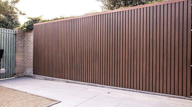 *Profi-Wall Trio Dark Brown 26x231x2500mm V2 (wb 208mm)