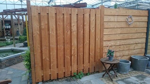 Tuinscherm Douglas fijnbezaagd 23-pl 16mm recht rvs geschroefd 180x180cm Verticaal