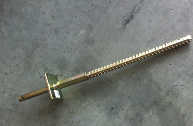 *Verstelbaar paalsteun met pen. lengte: 550mm Carport Voetplaat 110x110 mm verzinkt