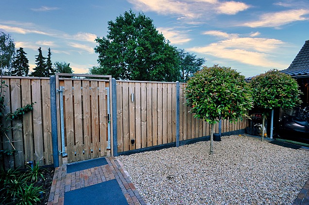 Tuinscherm Douglas fijnbezaagd 23-pl 16mm recht rvs geschroefd 180x180cm Verticaal