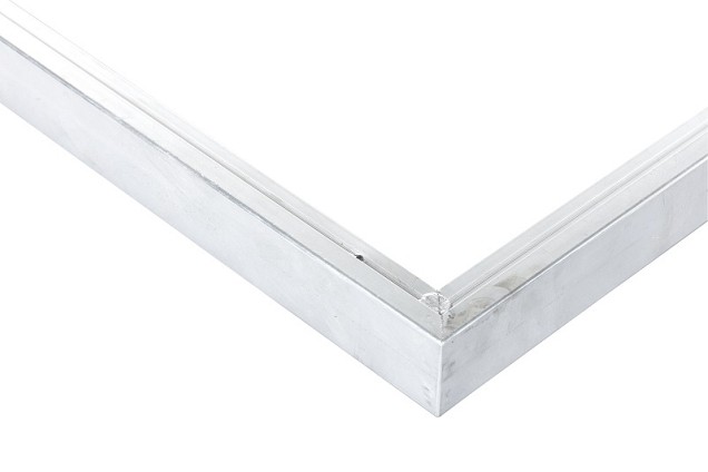 Aluminium daktrimset recht t.b.v. plat dak, maximale dakmaat 905 x 450 cm.