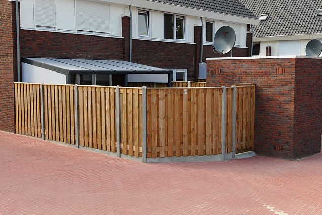 Tuinscherm grenen 19 planks 16mm recht rvs geschroefd 180/90 x 180 cm verticaal