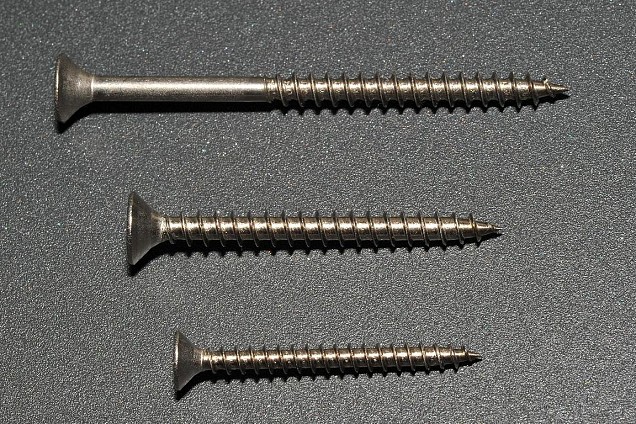 *Spaanplaatschroef rvs 4x30mm. verpakkingsafname