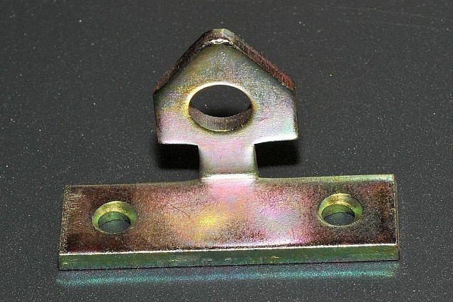 *Neussteun t.b.v. poort verzinkt