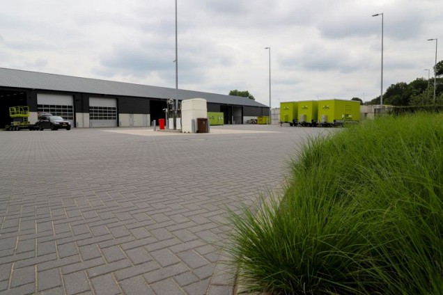 *Betonklinker 21x10.5x8cm KOMO antraciet met deklaag (leverbaar ca medio mei)