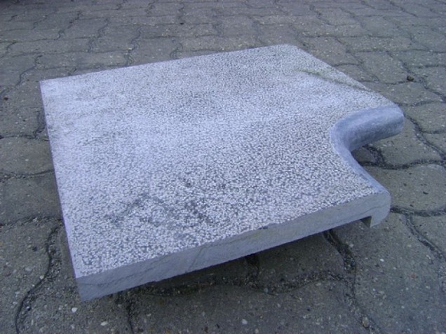 Zwembadrand hoekstuk Chinees Hardsteen Gebouchardeerd 50x35x3x5cm op=op