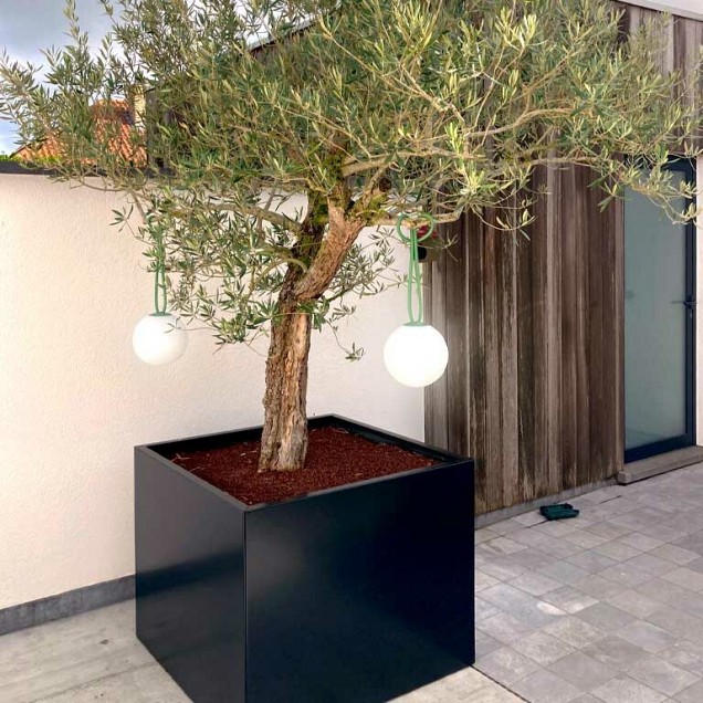 Gepoedercoat staal plantenbak Vierkant 30x30x30cm RAL9005  met bodemplaat en voeten