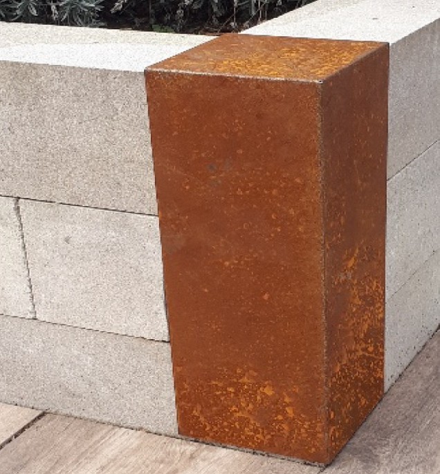 *Cortenstaal hoekstuk t.b.v. 15x15 blok 15x15x43cm (BxLxH)