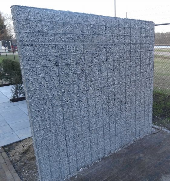 Grindkorf. Maas 10x10cm / met binnengaas 1x1cm. 200x200x10cm excl. steigerbuizen  (Op=Op)