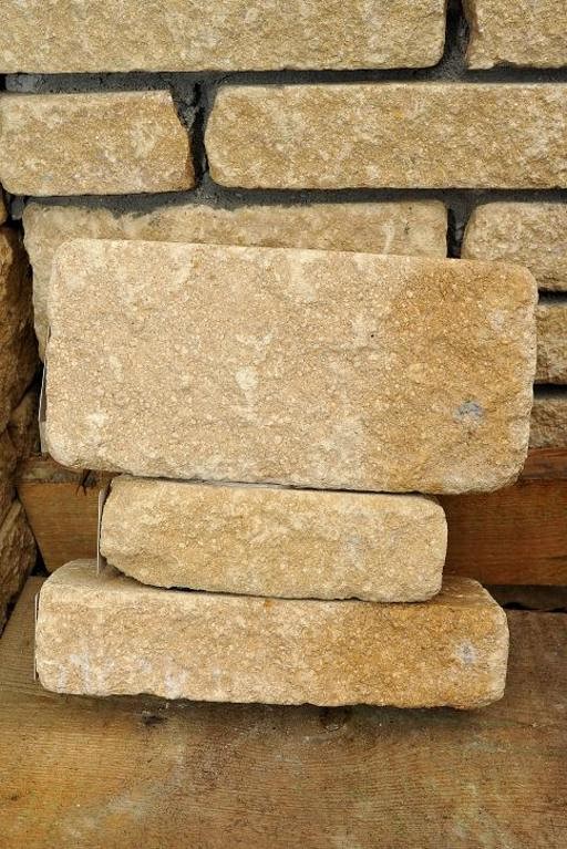 *Bekstone stapelelement Golden Buff geel 305x140x102mm  op=op