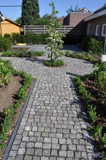 Kinderkop Vietnamese basalt 10x10x6-8cm Bekapt